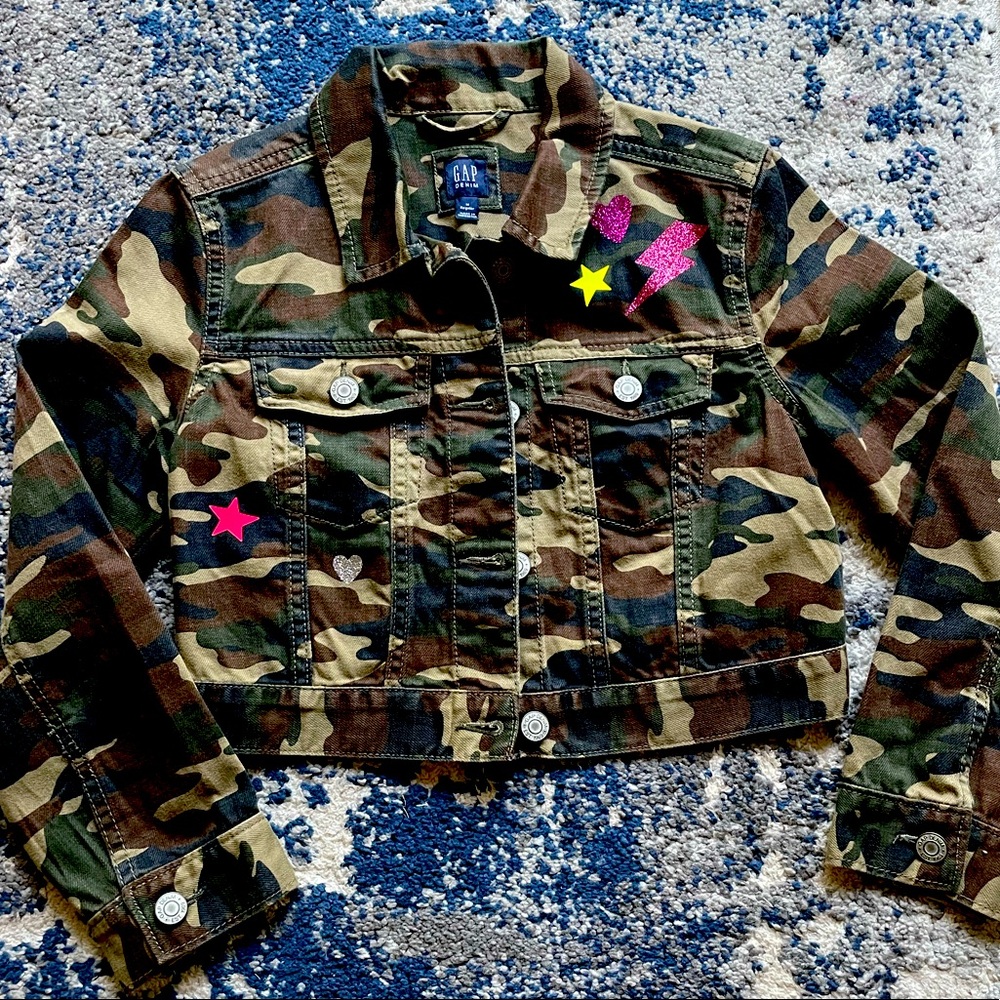 Gap Camo denim cropped jacket. Stamped with glittered girly icons. Girls Size M